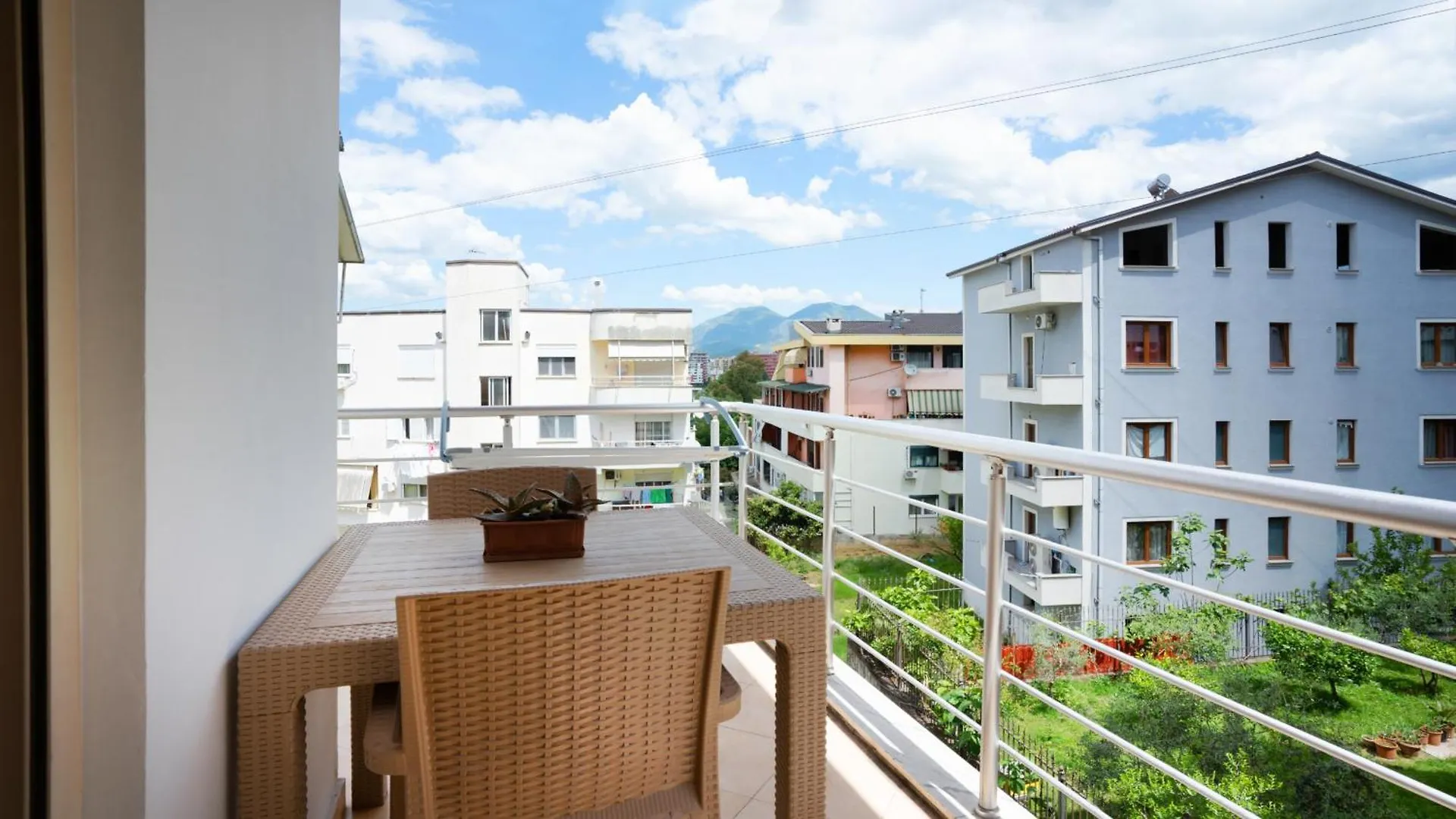 Appartement Urban Gem Apt - Tirana Albanië