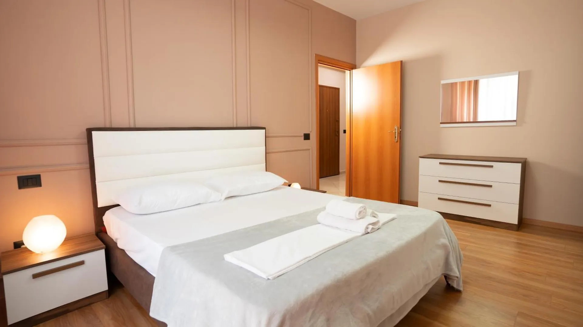 Urban Gem Apt - Tirana